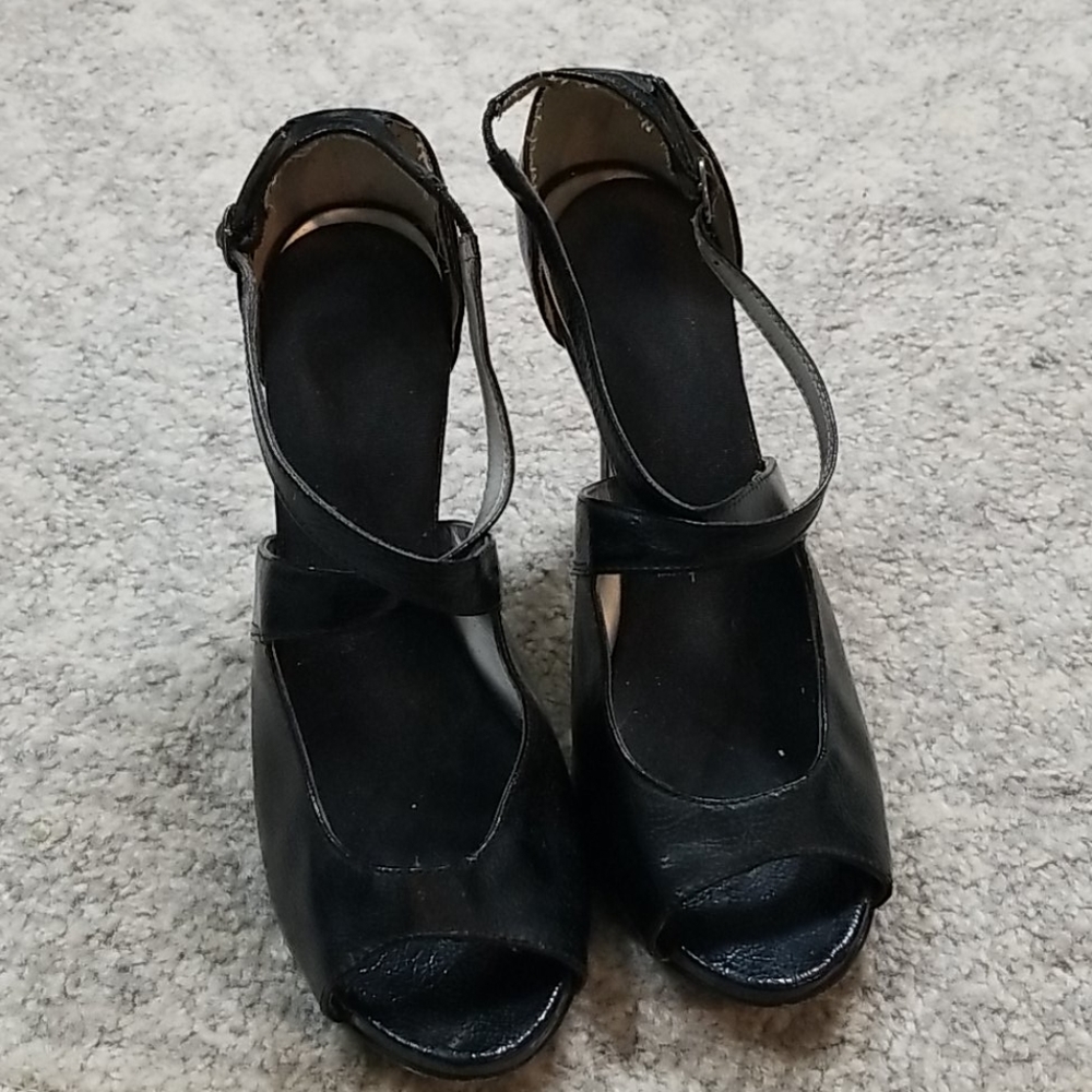 Carlos Santana peep toe pumps